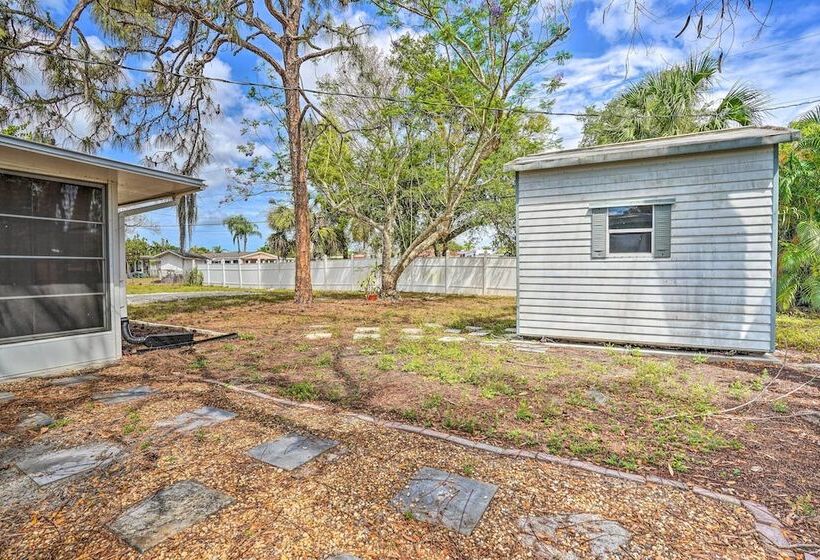 Quaint Naples Home ~ 4 Mi To Naples Beach!