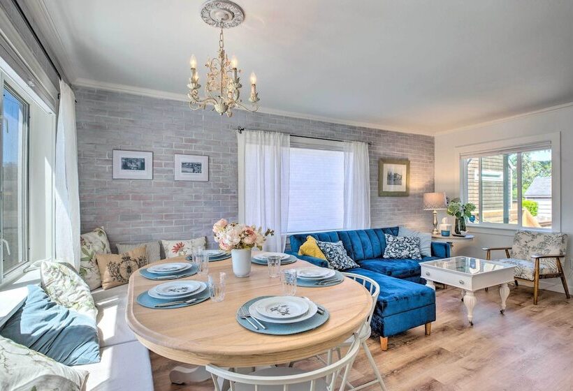 Quaint  Sur La Mer  Cottage W/ Deck, Fire Pit