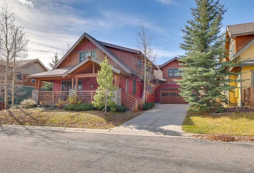 Quiet Fraser Family Escape: Hot Tub & Front Porch!