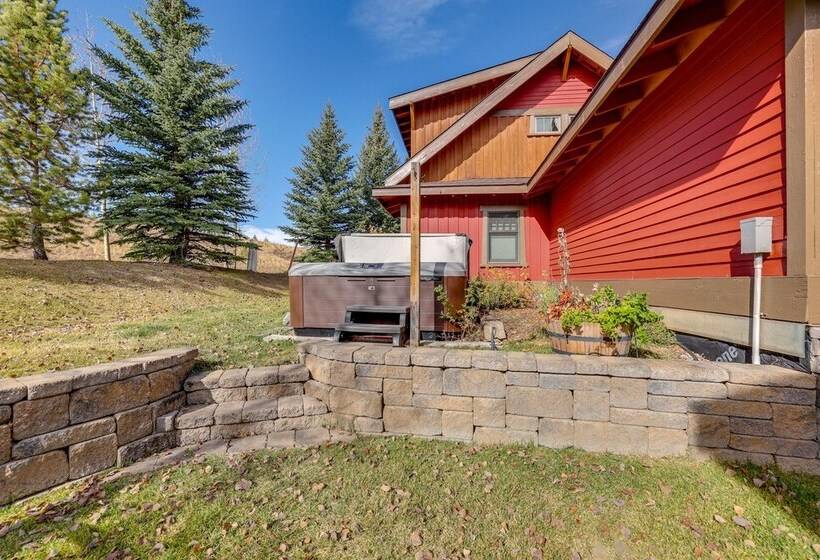 Quiet Fraser Family Escape: Hot Tub & Front Porch!