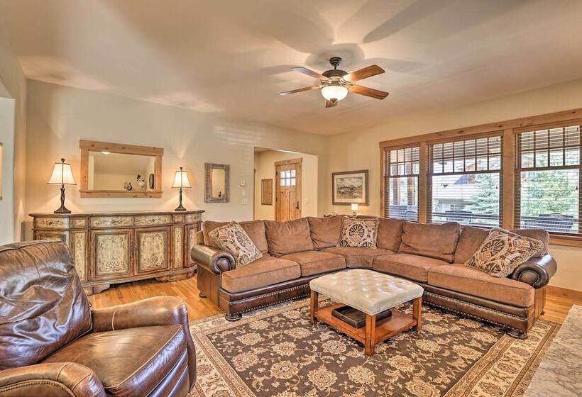 Quiet Fraser Family Escape: Hot Tub & Front Porch!