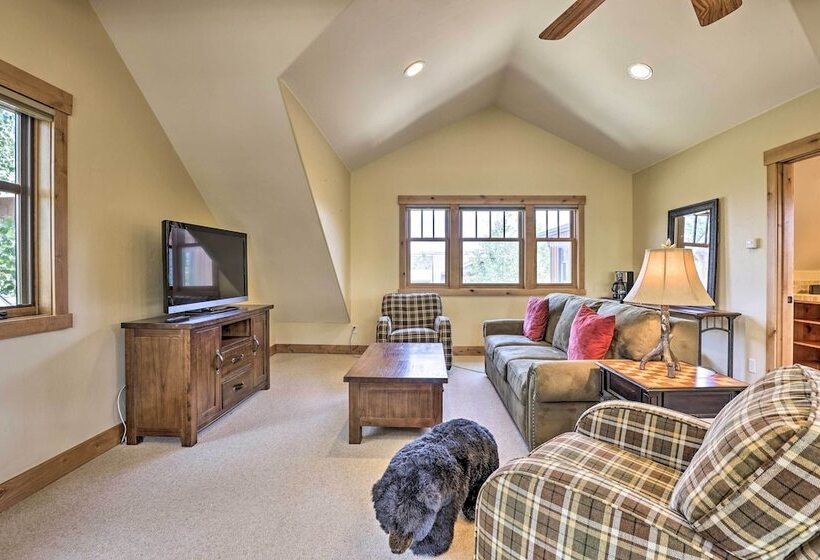 Quiet Fraser Family Escape: Hot Tub & Front Porch!