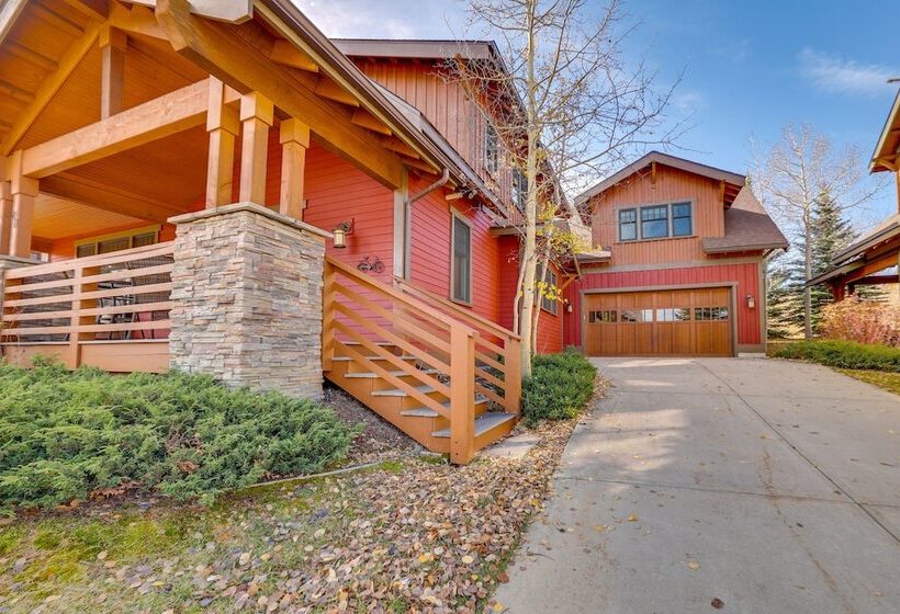 Quiet Fraser Family Escape: Hot Tub & Front Porch!