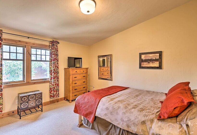 Quiet Fraser Family Escape: Hot Tub & Front Porch!