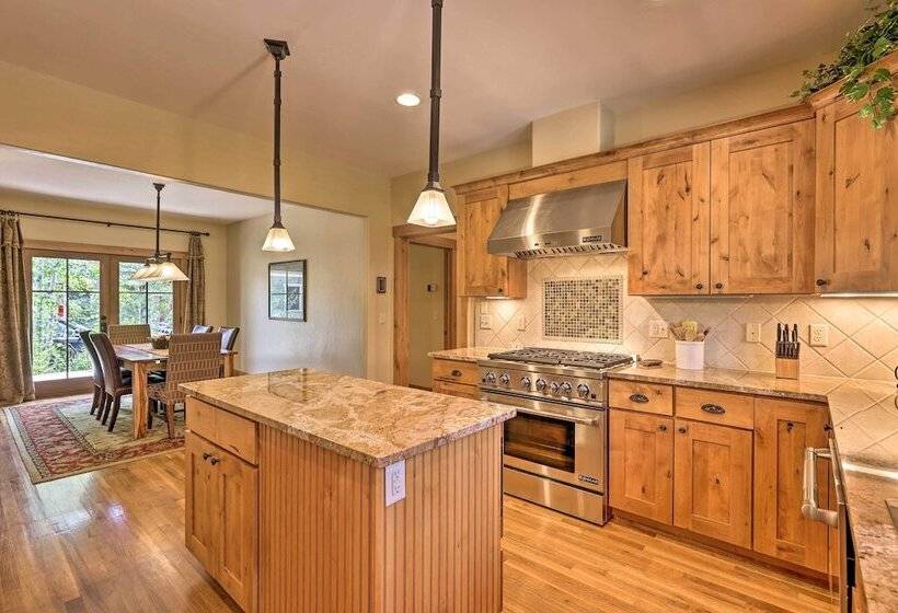 Quiet Fraser Family Escape: Hot Tub & Front Porch!