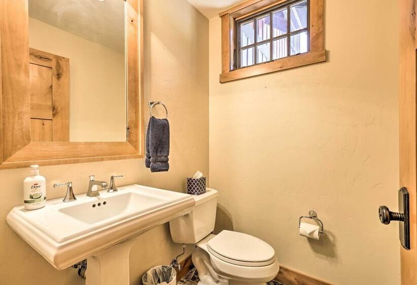 Quiet Fraser Family Escape: Hot Tub & Front Porch!