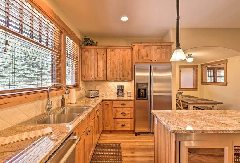 Quiet Fraser Family Escape: Hot Tub & Front Porch!