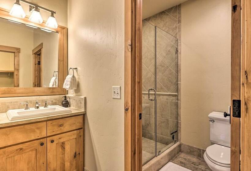 Quiet Fraser Family Escape: Hot Tub & Front Porch!