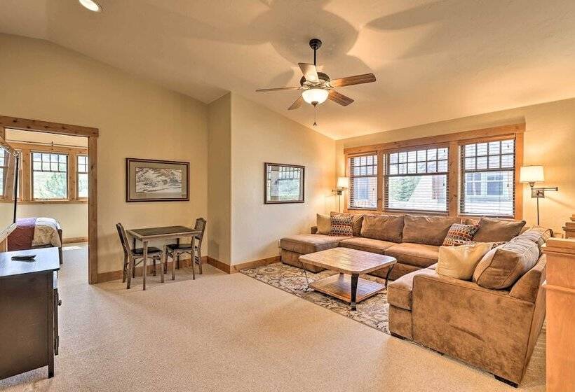 Quiet Fraser Family Escape: Hot Tub & Front Porch!