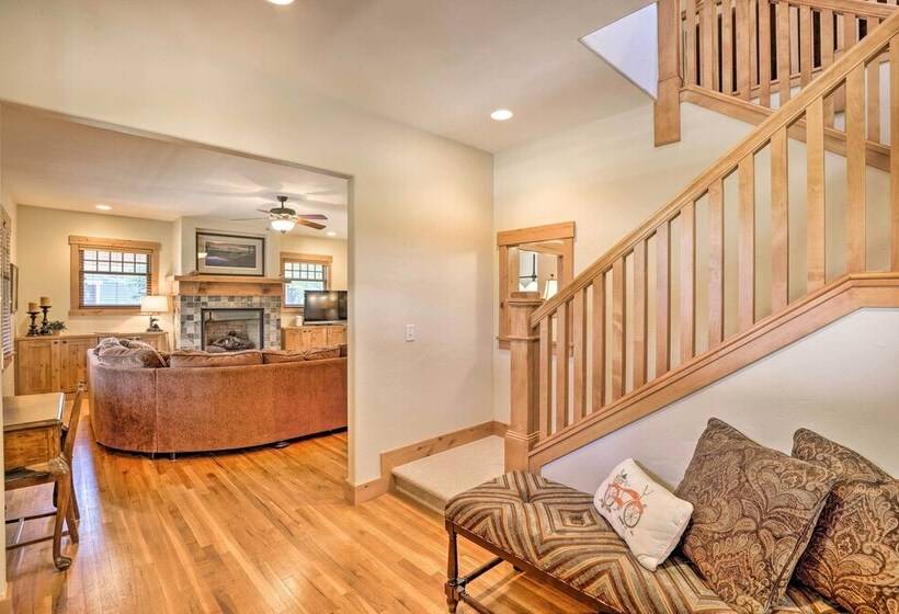 Quiet Fraser Family Escape: Hot Tub & Front Porch!