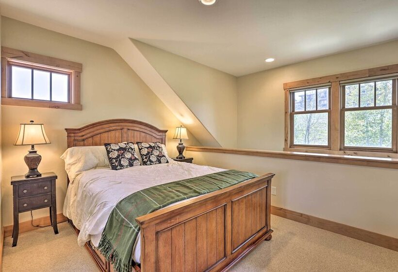 Quiet Fraser Family Escape: Hot Tub & Front Porch!