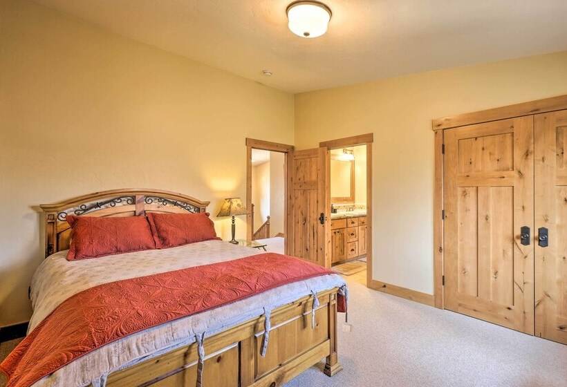 Quiet Fraser Family Escape: Hot Tub & Front Porch!