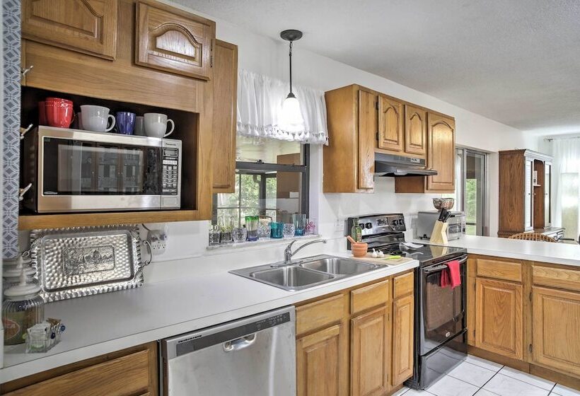 Spacious Central Florida Home: Family Friendly!