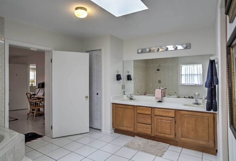 Spacious Central Florida Home: Family Friendly!