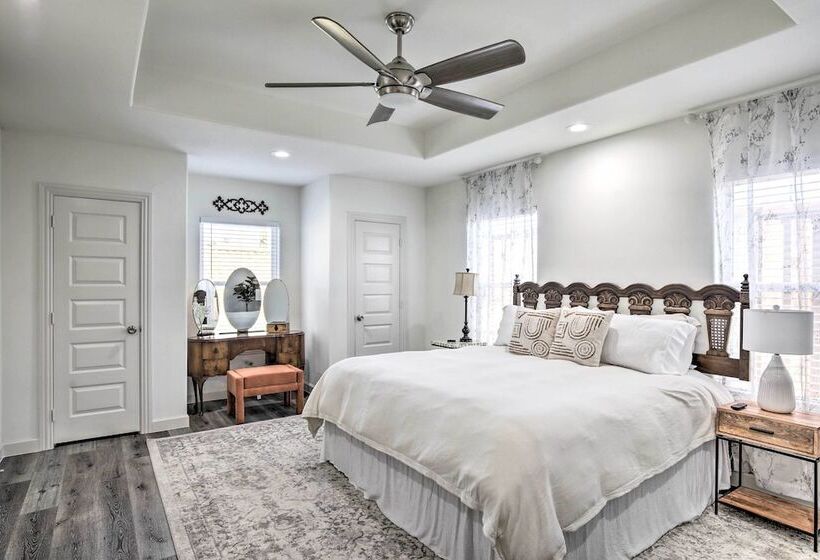 ~ 12 Mi To Dtwn: Dallas Area Suburban Home W/ Yard