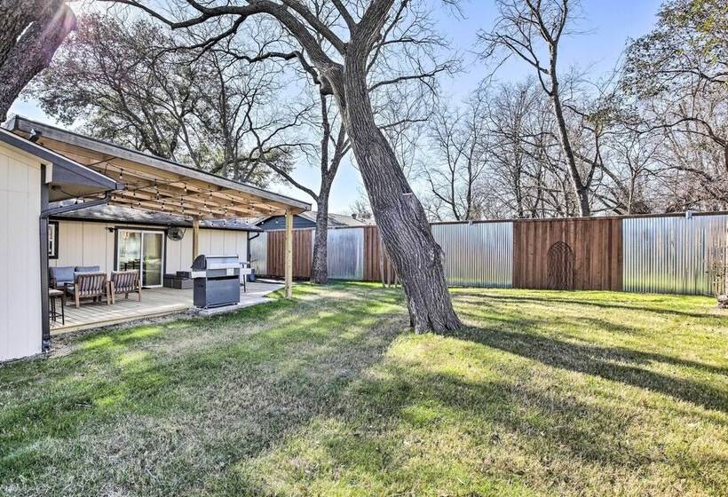~ 12 Mi To Dtwn: Dallas Area Suburban Home W/ Yard