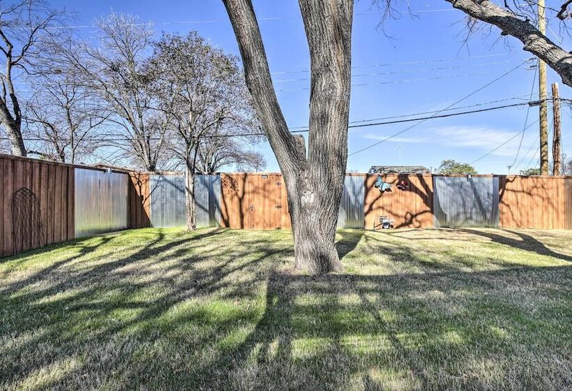 ~ 12 Mi To Dtwn: Dallas Area Suburban Home W/ Yard