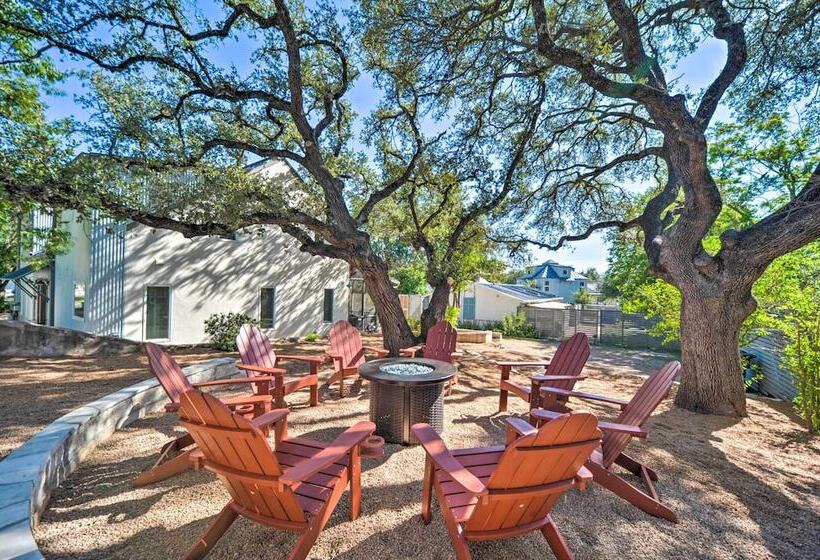 Red Stair Haus 4 Suite Haven Near Main Street!