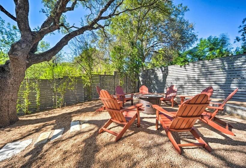 Red Stair Haus 4 Suite Haven Near Main Street!