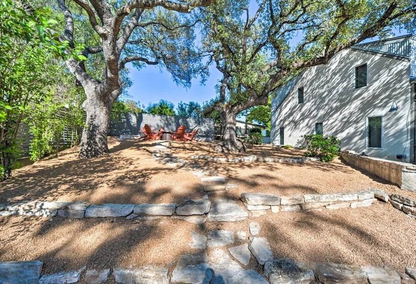 Red Stair Haus 4 Suite Haven Near Main Street!