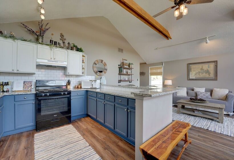 Reeds Spring Retreat W/ Lakeview Deck + Grill