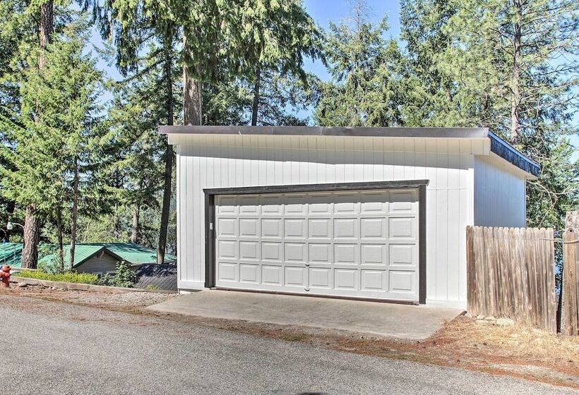 Renovated Hauser Lake Retreat: Walk To Beach!