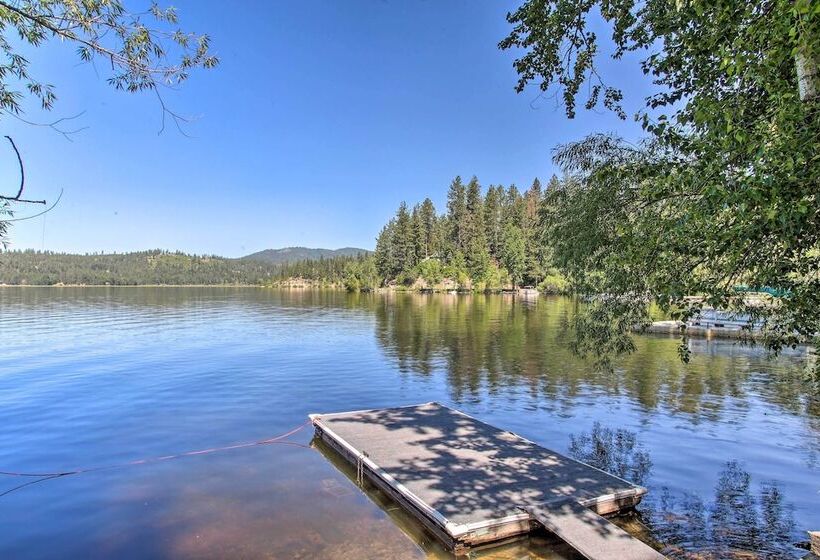 Renovated Hauser Lake Retreat: Walk To Beach!