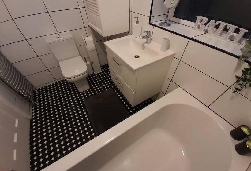 דירת נופש Bright 4 Bed House 15 Min To Manchester Centre