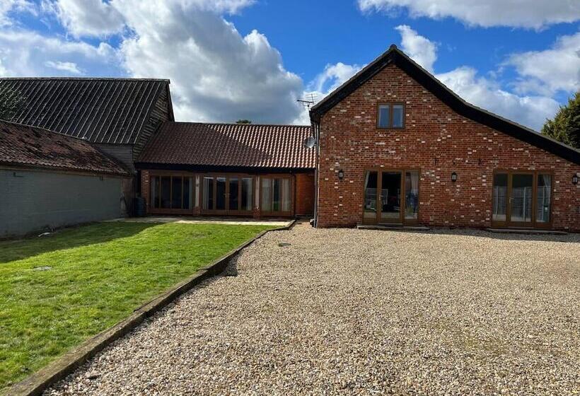 레지던스 Charming Norfolk Barn Conversion In Barnham Broom