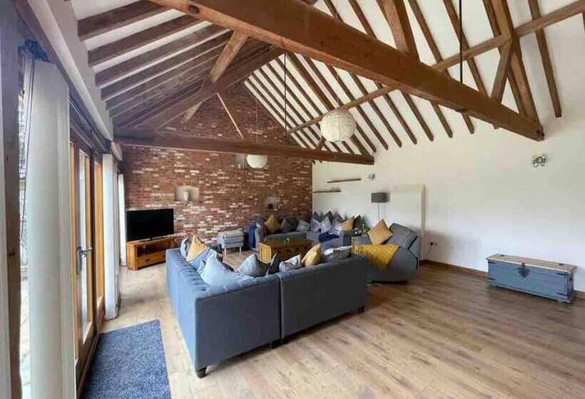 إقامة Charming Norfolk Barn Conversion In Barnham Broom
