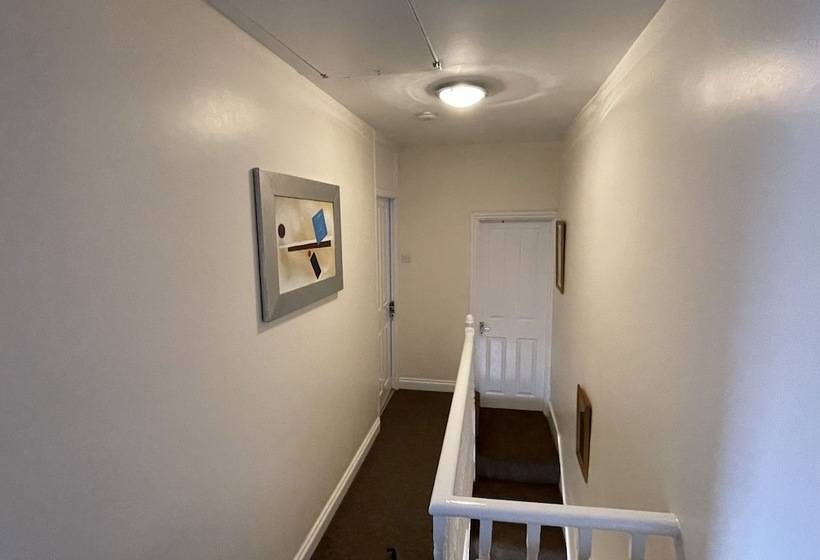 레지던스 Impeccable 4 Bed Home Away From Home In Swindon