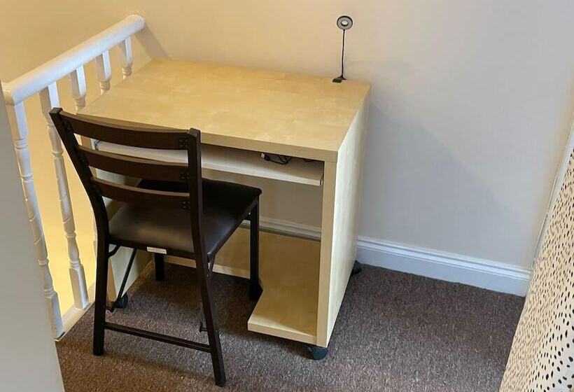 레지던스 Impeccable 4 Bed Home Away From Home In Swindon