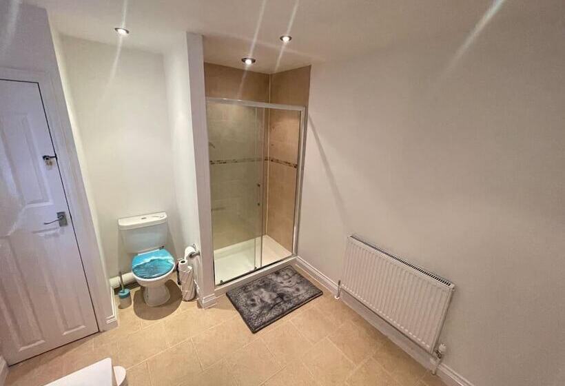 레지던스 Impeccable 4 Bed Home Away From Home In Swindon