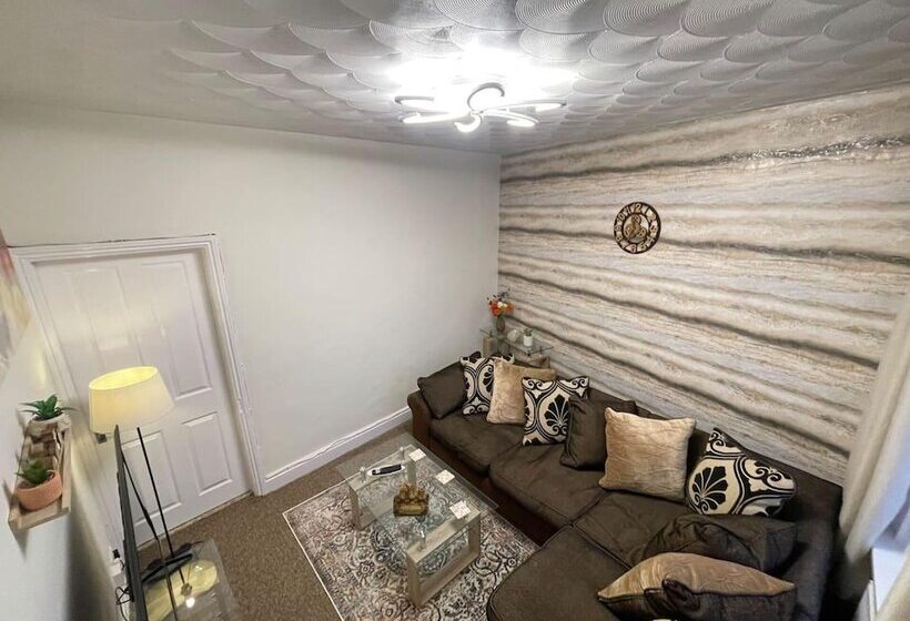 레지던스 Impeccable 4 Bed Home Away From Home In Swindon