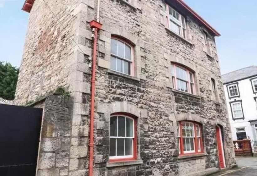 إقامة Large Heritage House Close Snowdonia & Llandudno