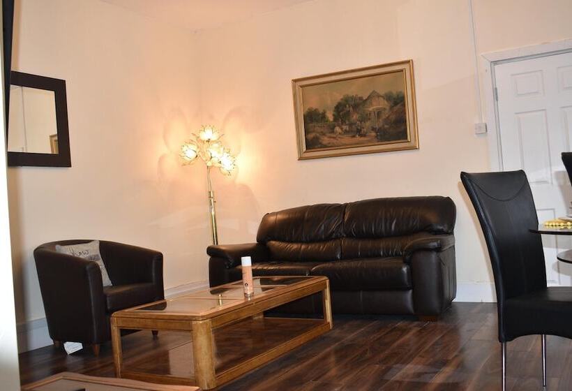 إقامة Large Heritage House Close Snowdonia & Llandudno