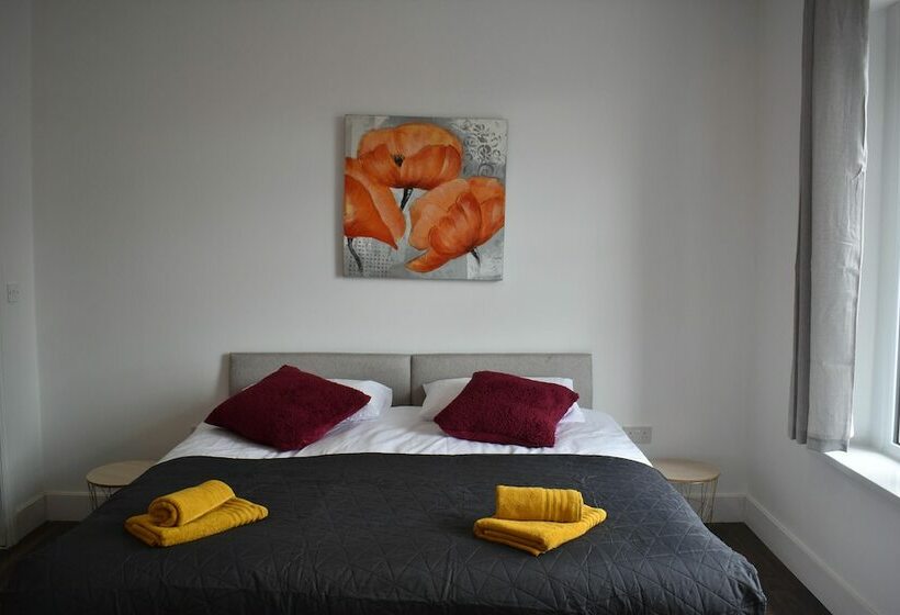 إقامة Large Heritage House Close Snowdonia & Llandudno