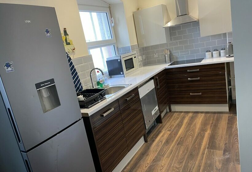 إقامة Large Heritage House Close Snowdonia & Llandudno