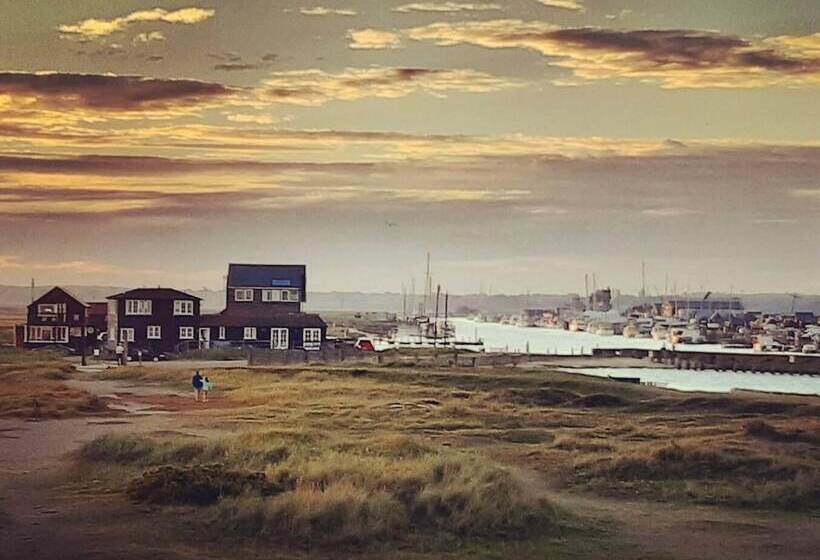 Резиденция Simple Coastal Luxury Near Southwold Sleeps 10
