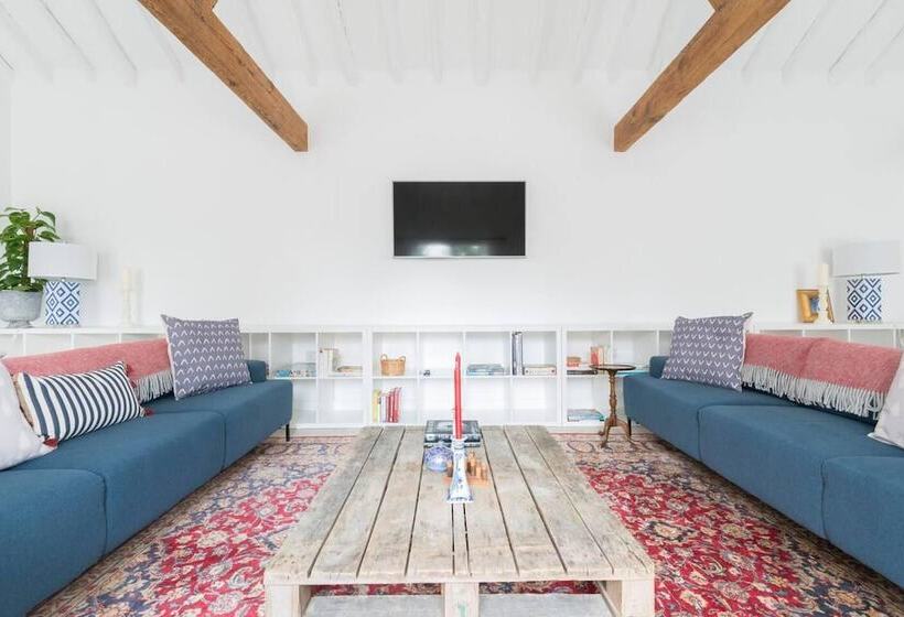 Резиденция Simple Coastal Luxury Near Southwold Sleeps 10