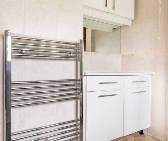 Резиденция Spacious 3 Bed House With Car Park Near Heathrow