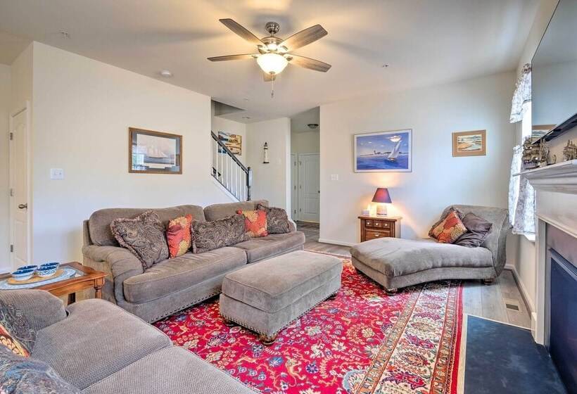 Riverside House W/ Kayaks, Piano & Fireplace