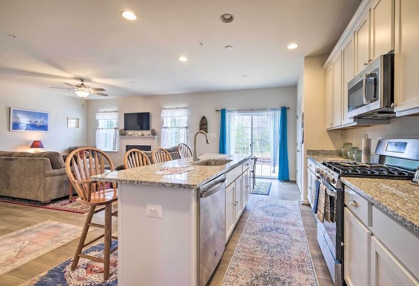 Riverside House W/ Kayaks, Piano & Fireplace