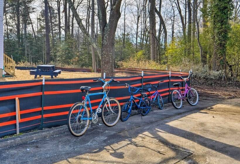 Riverside House W/ Kayaks, Piano & Fireplace