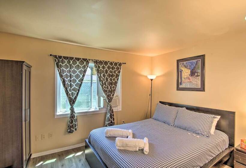 Royal Oak Hideaway: 15 Mi To Downtown Detroit!