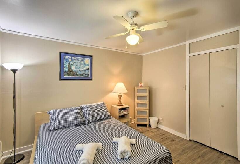 Royal Oak Hideaway: 15 Mi To Downtown Detroit!