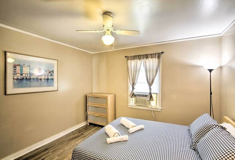 Royal Oak Hideaway: 15 Mi To Downtown Detroit!