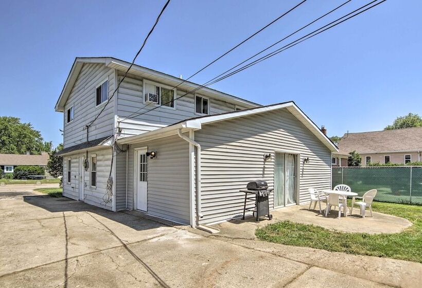 Royal Oak Hideaway: 15 Mi To Downtown Detroit!