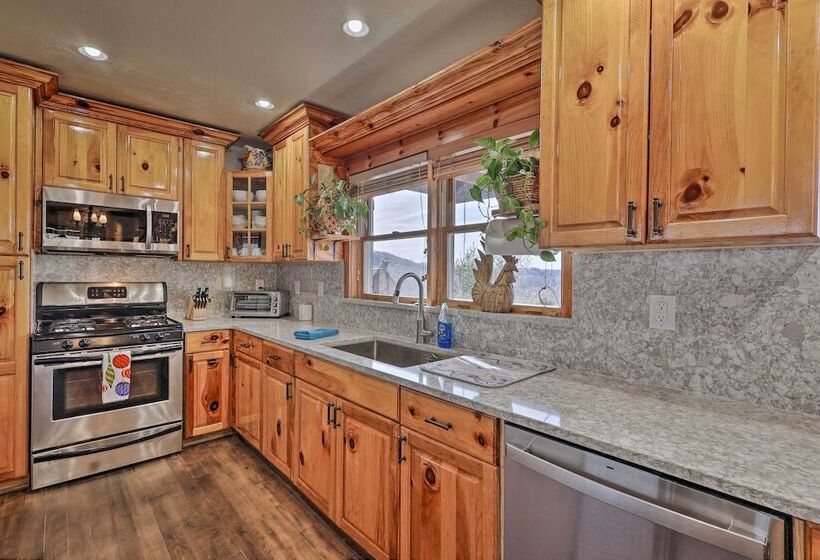 Mtn Views & Fire Pit: Rustic Piney Creek Cabin