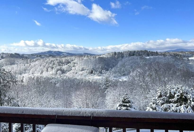 Mtn Views & Fire Pit: Rustic Piney Creek Cabin